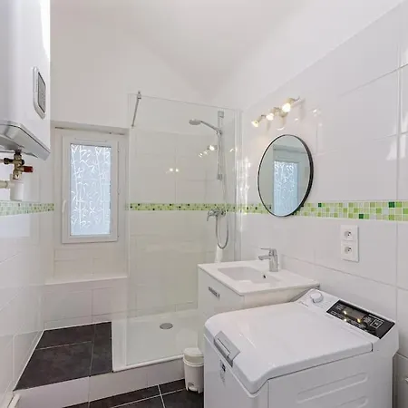 Narius Retreat - Cosy Studio Apartment